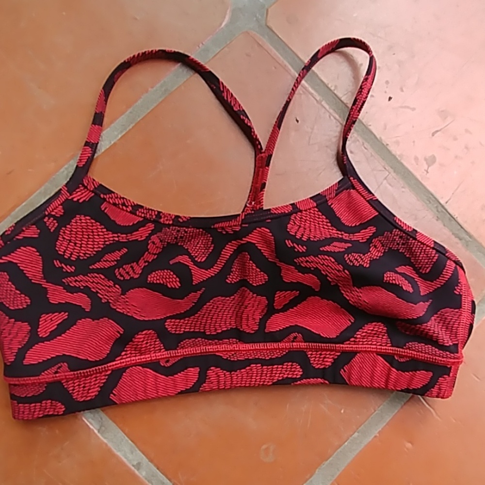 Lululemon sports bra size 8